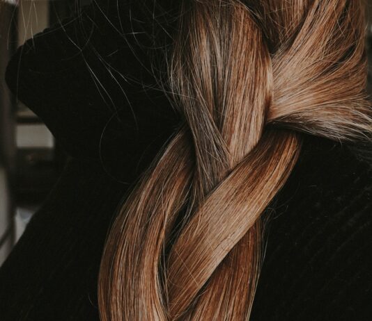 아름다운 머릿결을 위한 기본 수칙과 건강한 헤어케어 습관 blond hair