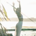 나를 돌보는 작은 변화, 일상 속 웰니스 문화가 바꾸는 건강습관 woman standing near body of water