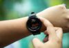 스마트워치로 건강관리, 일상 속에서 똑똑하게 실천하는 방법 a close up of a person holding a smart watch